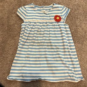 8-9 years or up to 134 cm top. Button up neck in back. Worn once.